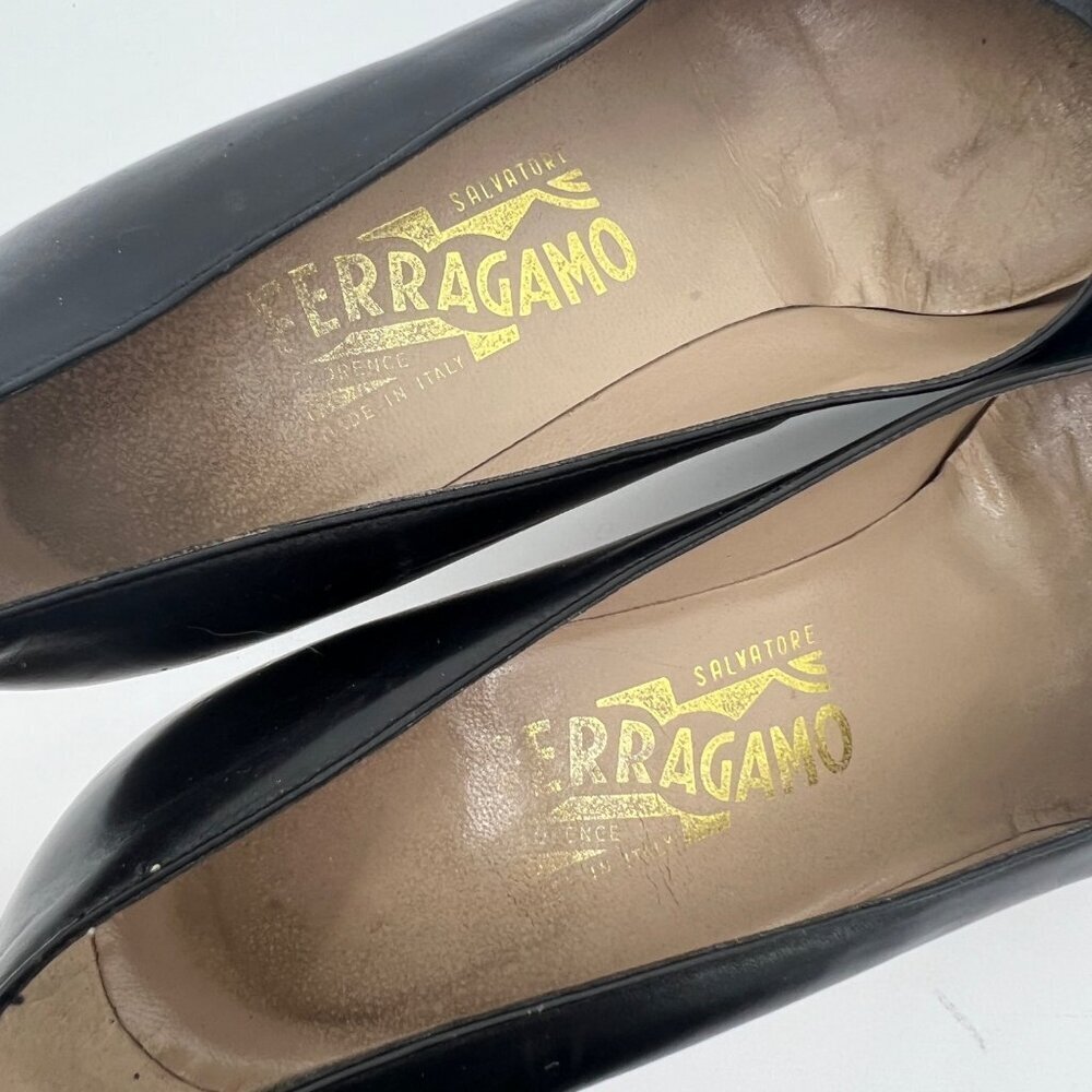 Vintage Salvatore Ferragamo Black Pumps with Gold Accent Size 8.5 B - Picture 10 of 13